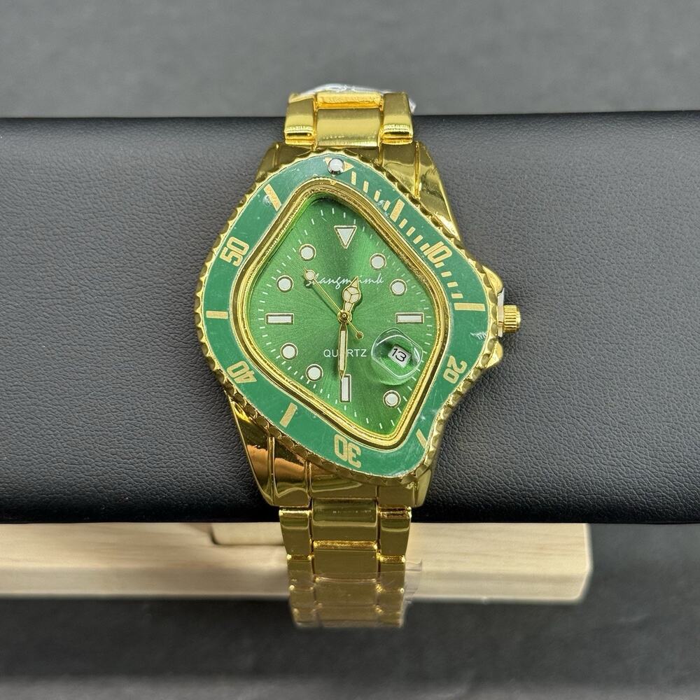 Shangmeimk Men’s Novelty Watch Asymmetric Melted Crash Case Green Dial Gold New